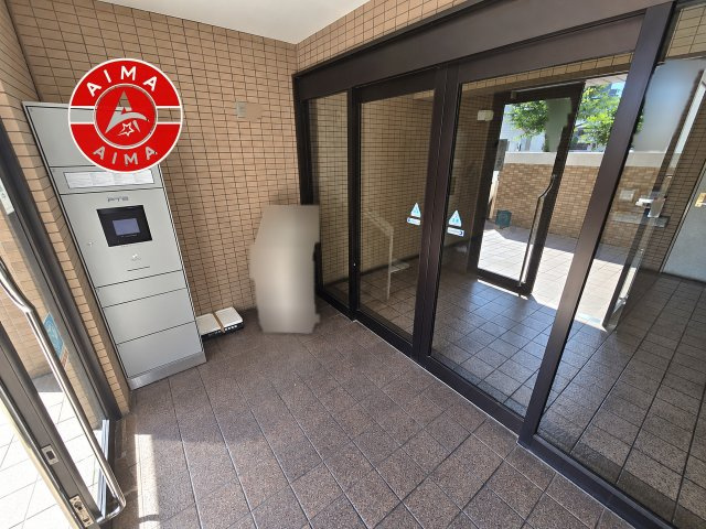 JGMヴェルデ唐の原駅前のエントランス|ゆとりのあるエントランスです。