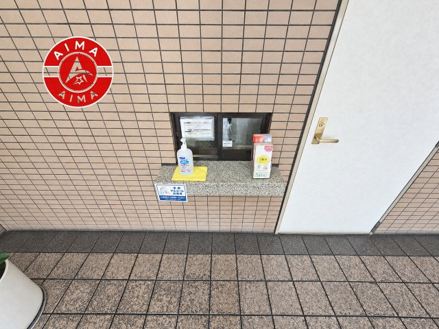 JGMヴェルデ唐の原駅前の受付|管理人室があると防犯効果にもなり安心です。