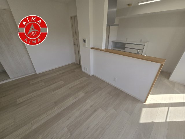 JGMヴェルデ唐の原駅前のダイニング|お食事も、くつろぎの時間も。光と風が抜けるのびやかな設計。