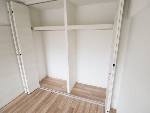約6.5帖の南側洋室クのローゼット