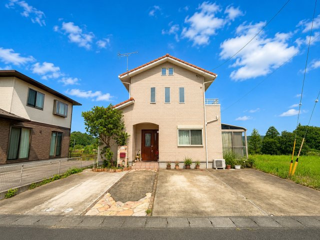 小美玉市栗又四ケ　中古戸建の外観|※画像の一部はAIを用いて加工・編集しています。実際の状況と異なる場合がありますので、ご了承下さい。