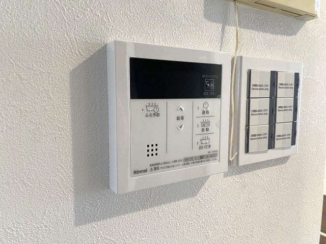 セルカディア鎌ヶ谷大仏の発電・温水設備|生活時間の異なるご家族でも、いつでも快適な適温のお風呂に入ることができる便利な追い焚き機能が付いています。ボタン一つで簡単に温め直しができ、毎日のバスタイムをより快適に過ごしていただけます。