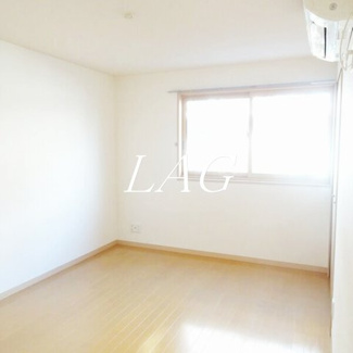 【居間・リビング】 | ル・ソレイユ | 洋室のお部屋です。