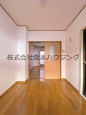 【居間・リビング】 | 　カトレアハイツ門真 | ゆったり過ごせる居間です