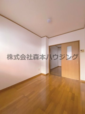【居間・リビング】 | 　カトレアハイツ門真 | こちらの居間で趣味の時間をお楽しみください