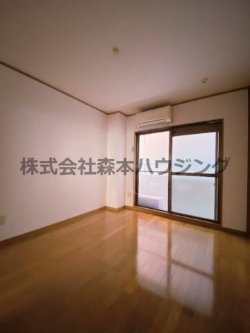 【洋室】 | 　カトレアハイツ門真 | 落ち着いた色調の洋室です