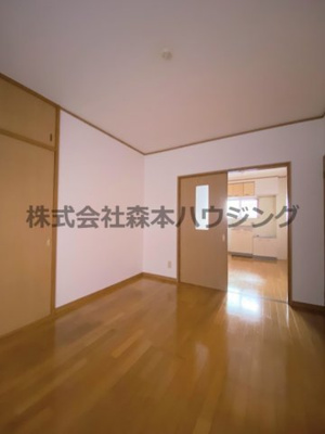 【洋室】 | 　カトレアハイツ門真 | 広々とした洋室です
