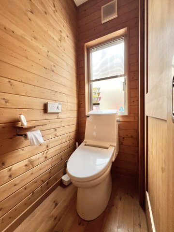 浜松市浜名区尾野のトイレ|落ち着きを感じながらも、温かみがあるトイレです！
