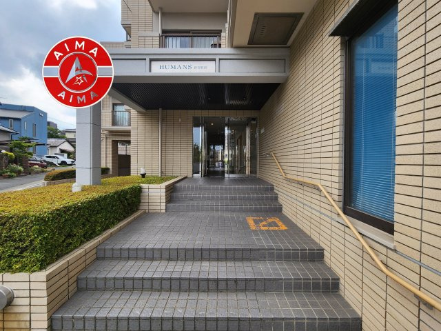 ヒューマンズ新宮駅前のエントランス|ゆとりのあるエントランスです。