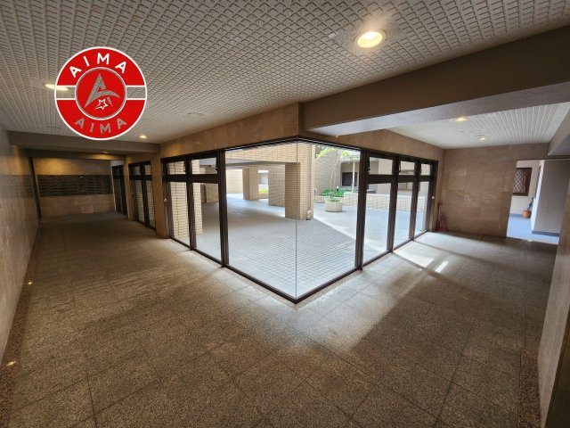 ヒューマンズ新宮駅前のロビー|温かみのあるエントランスロビーです。