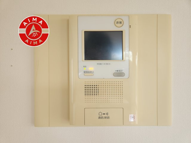 ヒューマンズ新宮駅前のセキュリティ|玄関を開ける前に、室内のモニターで来訪者の顔と姿をしっかりと確認できるTVモニター付きインターホンを完備。