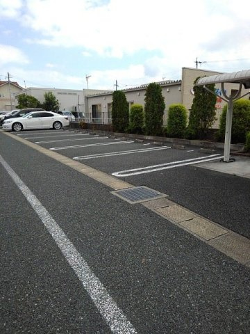 グローリー花立Ⅲの駐車場|駐車場があります