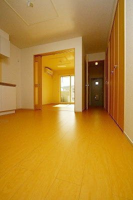 リヴ．プランドールＤの内装|明るい室内です