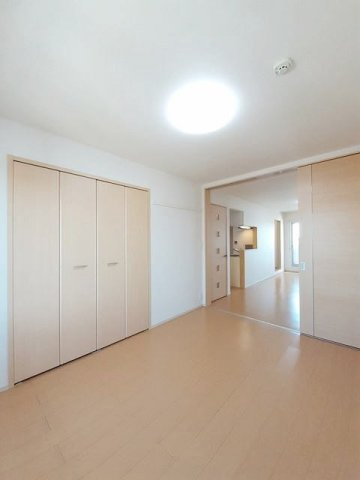 ポスタリティ・ハイツの内装|明るい室内です