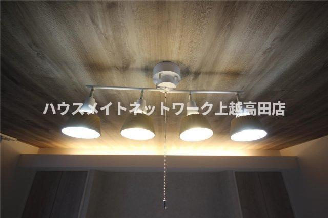 ユーソニアン上越・御殿山Ａの展望|居室照明（参考同型タイプの室内写真）