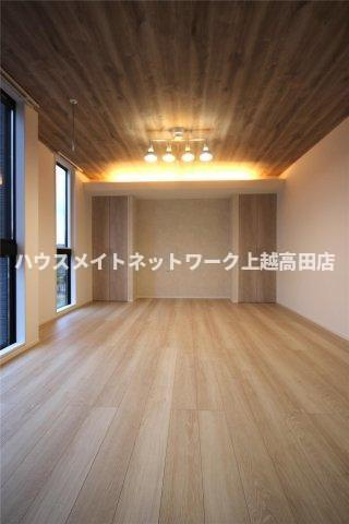 ユーソニアン上越・御殿山Ａの洋室|ＬＤＫ18.2帖（参考同型タイプの室内写真）