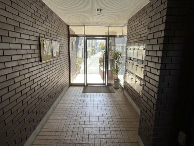 坂本マンションのエントランス