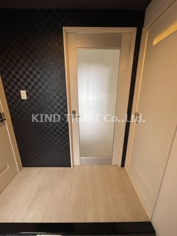 NORTH VILLAGE壱番館の玄関|収納もある玄関です