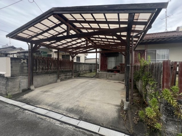 玉名市岱明町上　４DKの駐車場