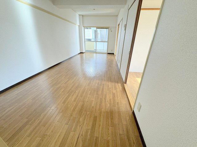 マンション新の居間・リビング