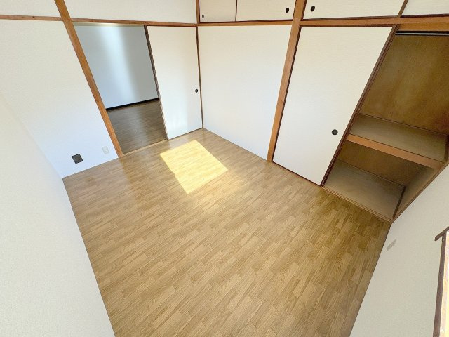 マンション新の洋室