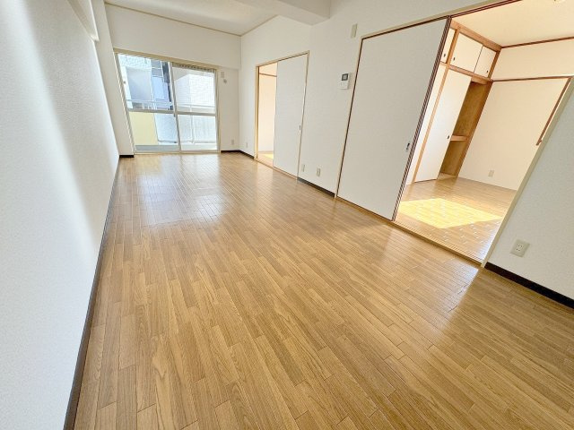 マンション新の居間・リビング