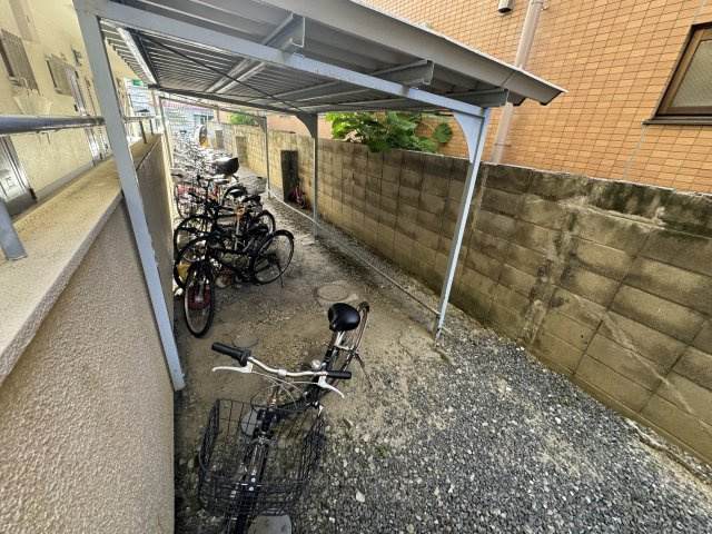 マンション新の駐車場