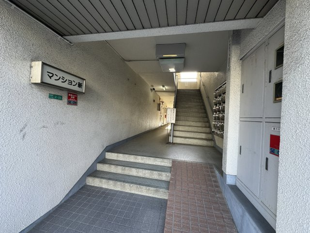 マンション新のエントランス