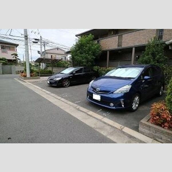 カーサ・エクレール　B棟の駐車場