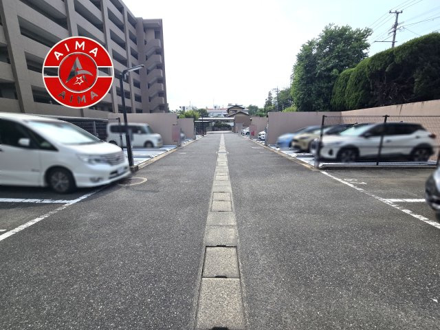 コスモ長丘パークフォルムの駐車場|敷地内の駐車場です。