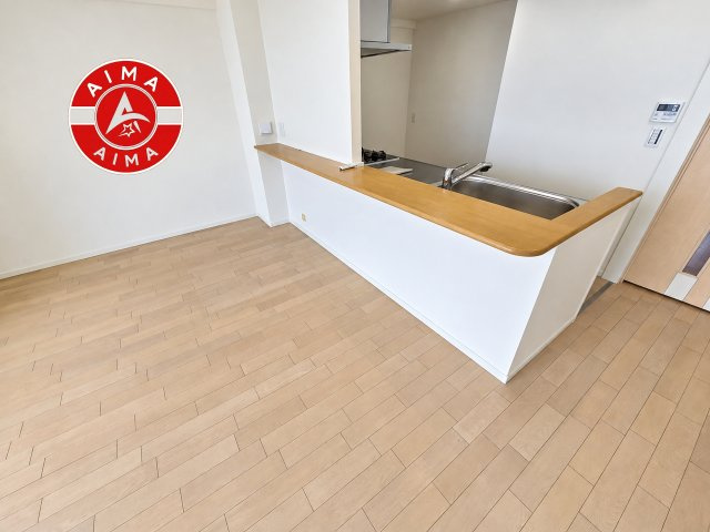 コスモ長丘パークフォルムのダイニング|お食事も、くつろぎの時間も。光と風が抜けるのびやかな設計。