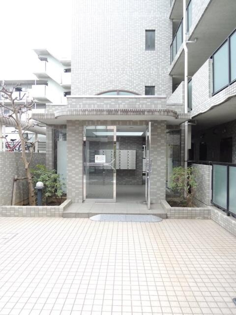 イーストパーク胡録台のエントランス