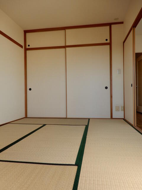 イーストパーク胡録台の寝室|和室