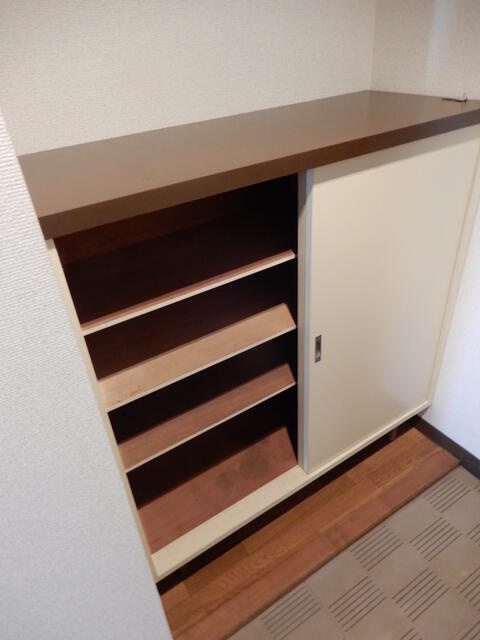 イーストパーク胡録台の内装|シューズボックス