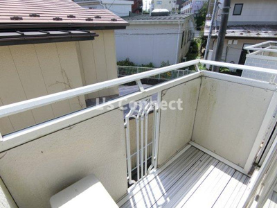 【バルコニー】 | サンライフ川平 | ２階のお部屋で洗濯物もたくさん干せます。