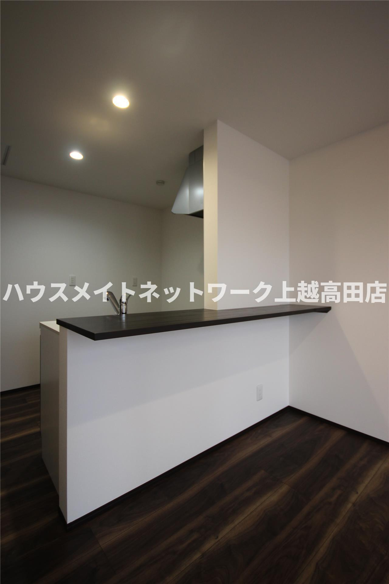 ユーソニアン上越・御殿山Ａのキッチン|キッチン背面（参考同型タイプの室内写真）