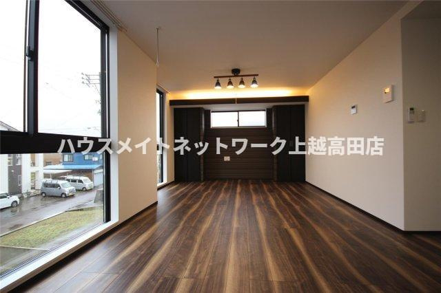 ユーソニアン上越・御殿山Ａの洋室|ＬＤＫ18.2帖（参考同型タイプの室内写真）