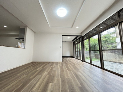 【居間・リビング】 | 静岡市清水区草薙杉道3丁目 中古戸建て | おしゃれなリビングです