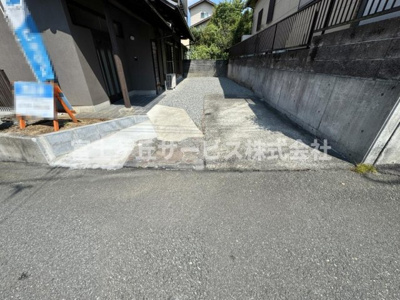 【駐車場】 | 静岡市清水区草薙杉道3丁目 中古戸建て | 車種により縦列2台駐車可能です