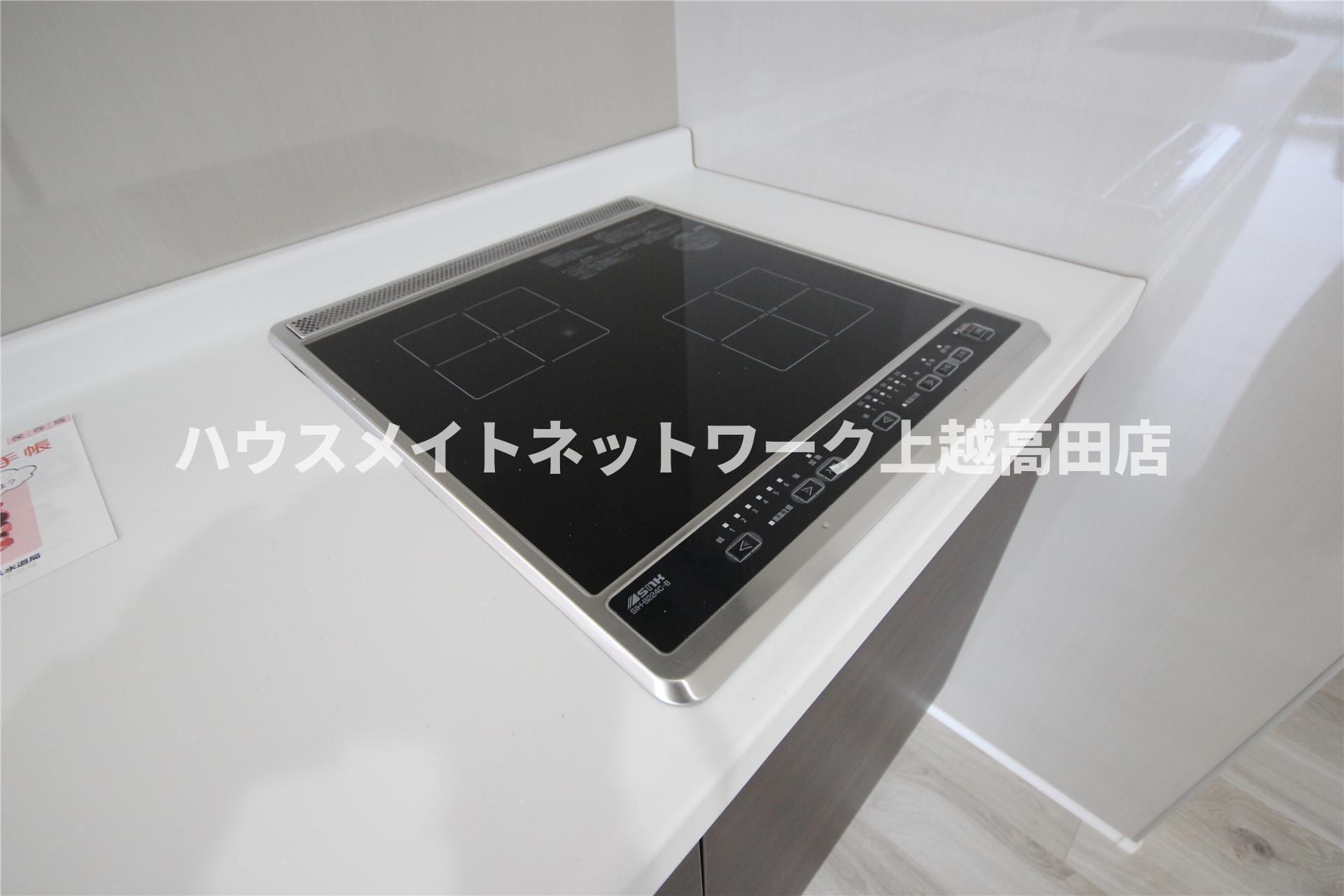 ユーソニアン上越・御殿山Ａの設備|ＩＨクッキングヒーター２口（参考同型タイプの室内写真）