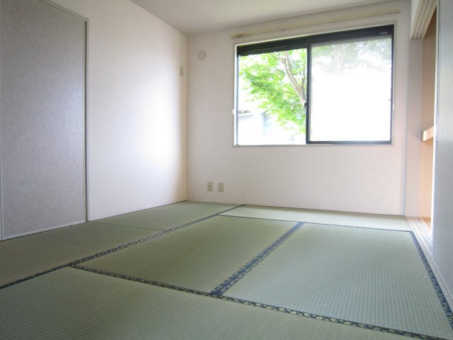 ひたちなか市大字高場のアパートの和室|内観写真です。