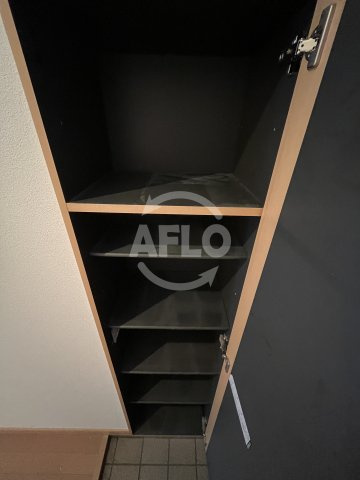レアル塚本の内装|シューズボックス