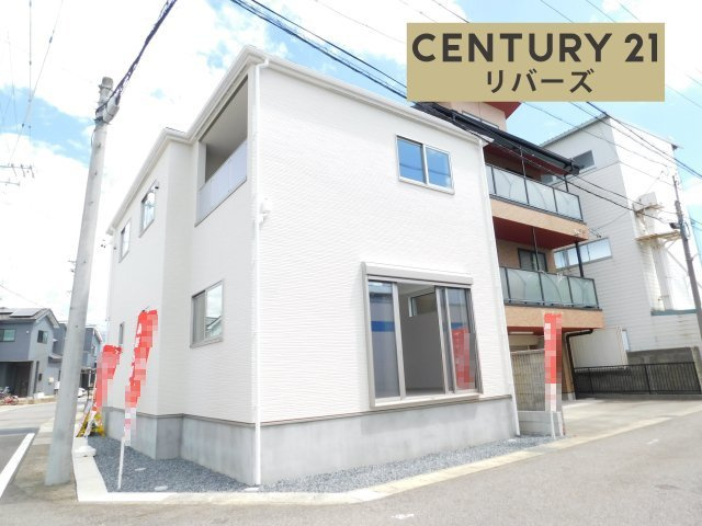 名古屋市西区こも原町の新築一戸建の外観|☆限定１棟☆　　新価格！！いつでも見学出来ます♪（お問合せ当日、平日、水曜、夜間でもＯＫ）　南西角地、陽当たり良好！　広いＬＤK２０．０帖♪　近くに公園ありで子育てに嬉しい住環境♪