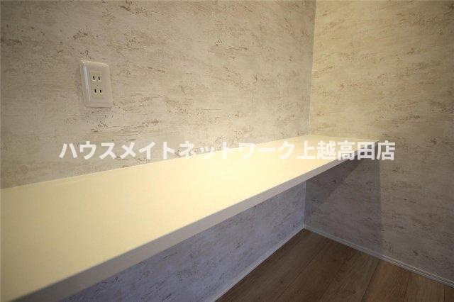 ユーソニアン上越・御殿山Ａのその他|洋室テーブル（参考同型タイプの室内写真）