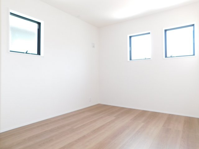 名古屋市北区西味鋺５丁目の新築一戸建の洋室|◇２階洋室◇　　明るい洋室６．０帖　全居室収納完備！