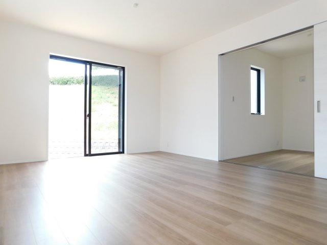 名古屋市北区西味鋺５丁目の新築一戸建の居間・リビング|◇リビング◇　　南面で明るいリビング１６．７帖　洋室と続き間で２０．４帖の広々空間になります♪