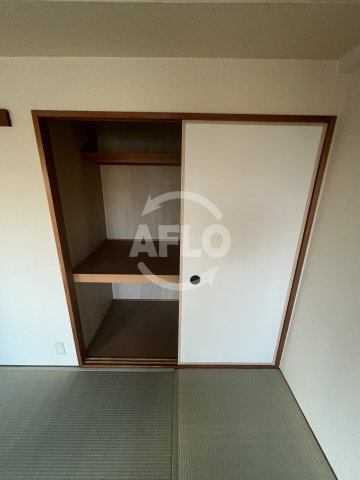 新大阪ファミール西館|押入