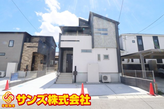 郡山市安積町笹川字中ノ渡戸　　　　１号棟　　　安積第3小学校、安積第2中学区の外観|北側から見た駐車場を含む外観♪