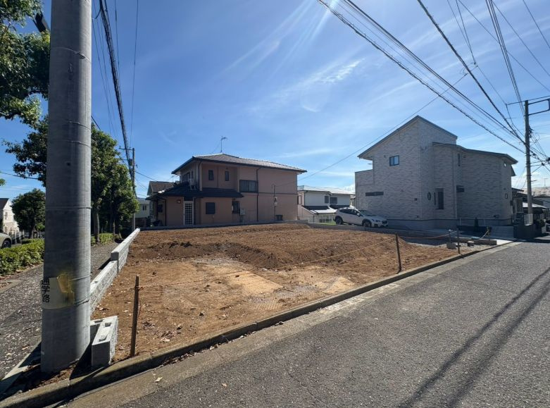 平塚市岡崎新築戸建て　1号棟の前面道路含む現地写真|前面道路含む現地写真です