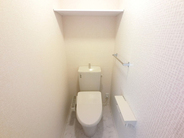 オペラハウス北代田のトイレ|温水洗浄便座付きトイレです。